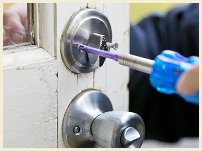 Bradenton City Locksmith Bradenton, FL 941-467-3487 - 13a-changing-locks-01